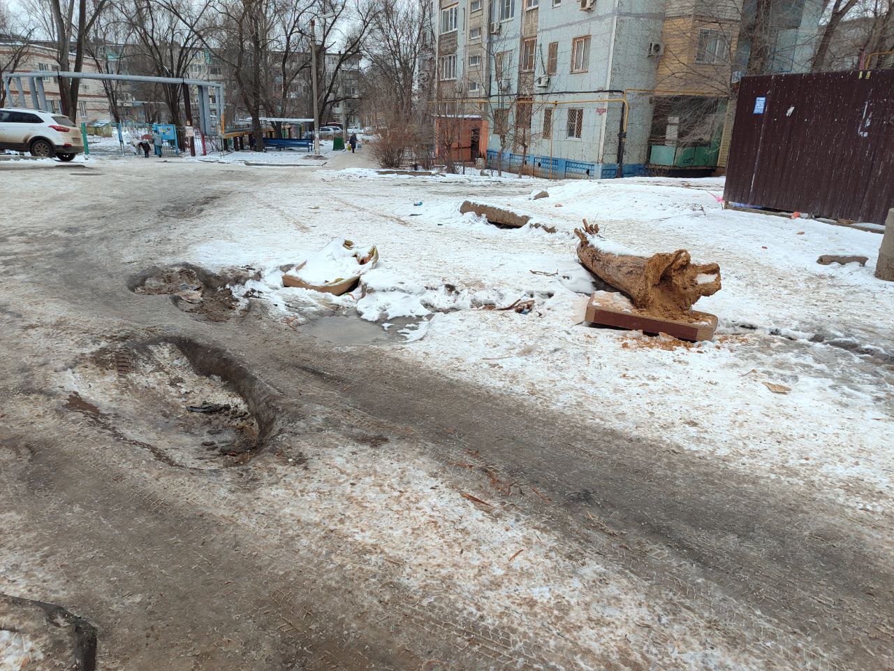 На улице Космонавта Комарова в Астрахани не могут победить течь | Астрахань .Ру